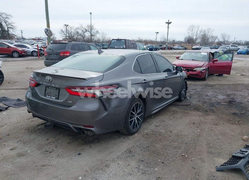 Photo 4 of 2021 Toyota Camry SE (VIN 4T1G11AK0MU524308)
