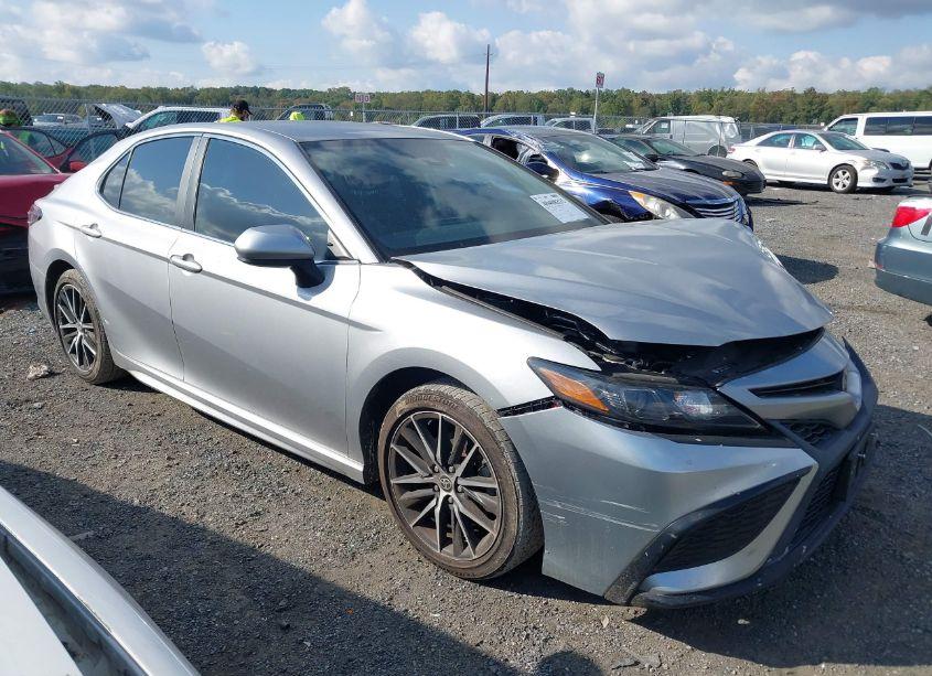 2021 Toyota Camry SE (VIN 4T1G11AK0MU560371) main photo