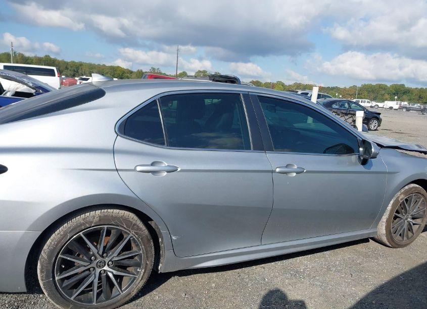 Photo 13 of 2021 Toyota Camry SE (VIN 4T1G11AK0MU560371)