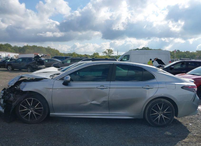 Photo 14 of 2021 Toyota Camry SE (VIN 4T1G11AK0MU560371)