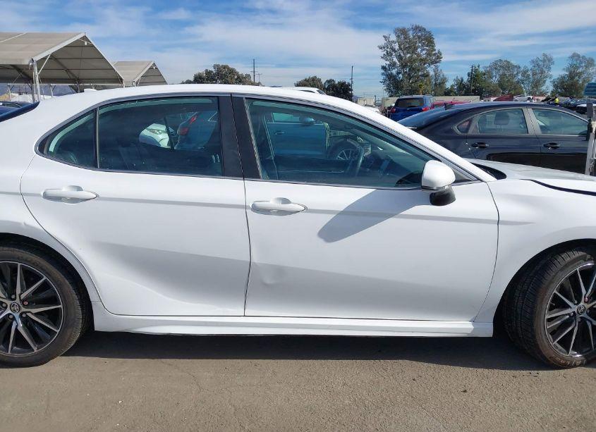 Photo 14 of 2021 Toyota Camry SE (VIN 4T1G11AK0MU578238)