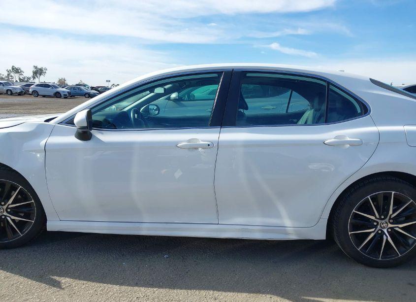 Photo 15 of 2021 Toyota Camry SE (VIN 4T1G11AK0MU578238)