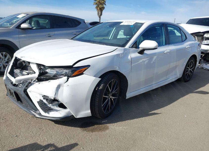 Photo 2 of 2021 Toyota Camry SE (VIN 4T1G11AK0MU578238)