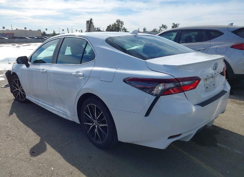 Photo 3 of 2021 Toyota Camry SE (VIN 4T1G11AK0MU578238)