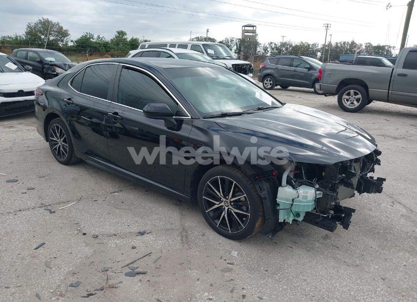 2021 Toyota Camry SE (VIN 4T1G11AK0MU581219) main photo