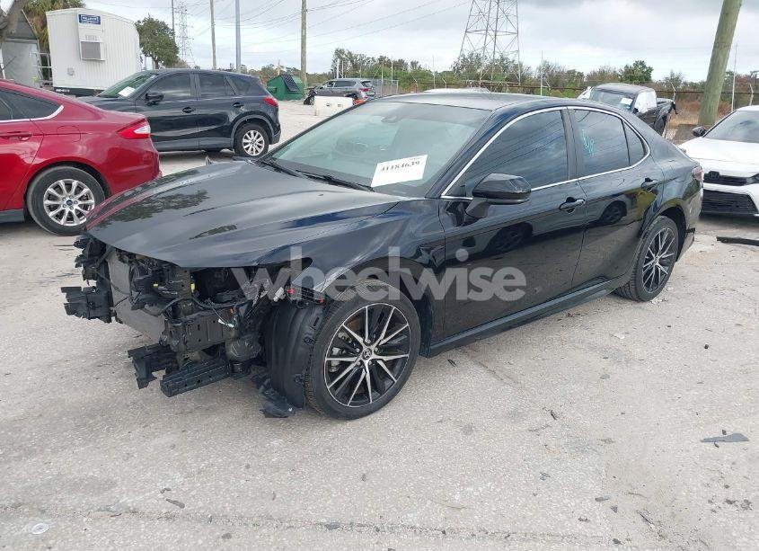 Photo 2 of 2021 Toyota Camry SE (VIN 4T1G11AK0MU581219)