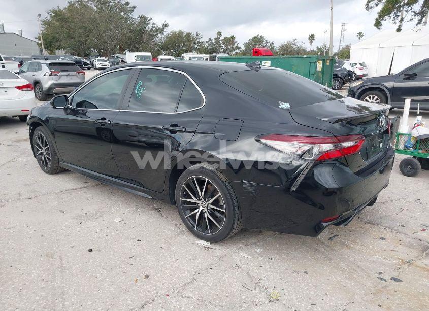 Photo 3 of 2021 Toyota Camry SE (VIN 4T1G11AK0MU581219)