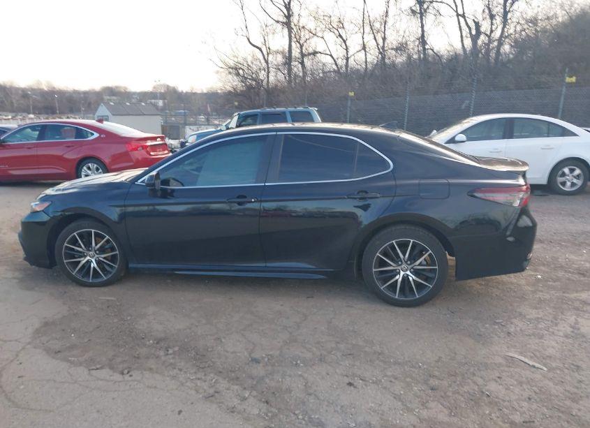 Photo 15 of 2021 Toyota Camry SE (VIN 4T1G11AK0MU582421)