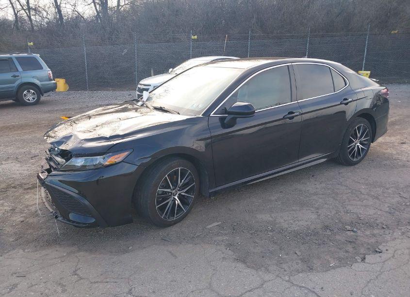 Photo 2 of 2021 Toyota Camry SE (VIN 4T1G11AK0MU582421)