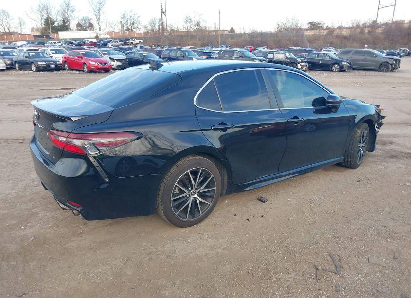 Photo 4 of 2021 Toyota Camry SE (VIN 4T1G11AK0MU582421)