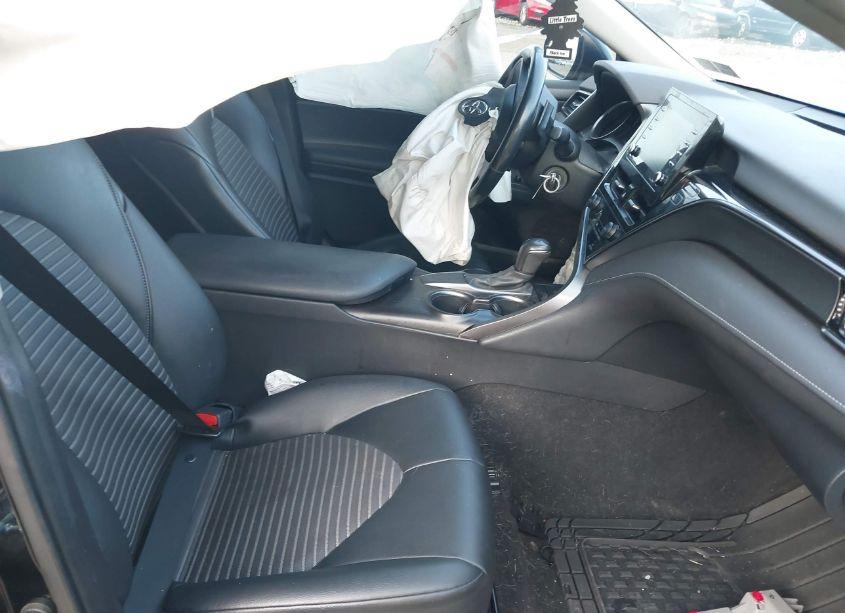 Photo 5 of 2021 Toyota Camry SE (VIN 4T1G11AK0MU582421)