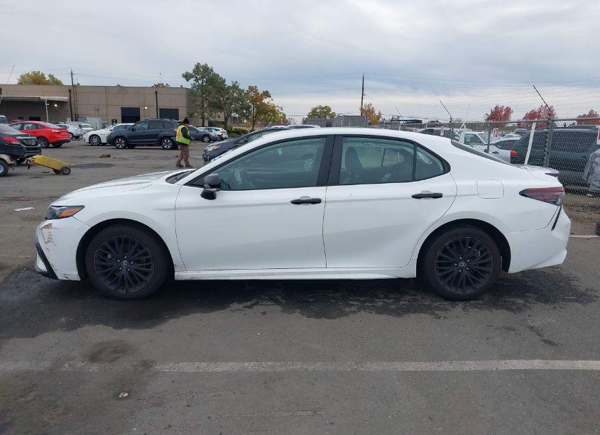 Photo 14 of 2022 Toyota Camry SE NIGHTSHADE EDITION (VIN 4T1G11AK0NU012520)