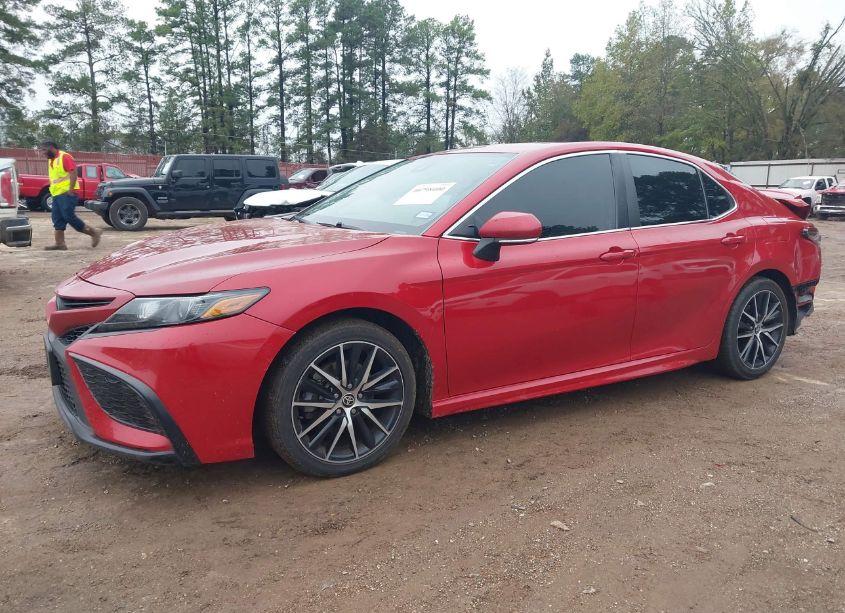 Photo 2 of 2022 Toyota Camry SE (VIN 4T1G11AK0NU031844)