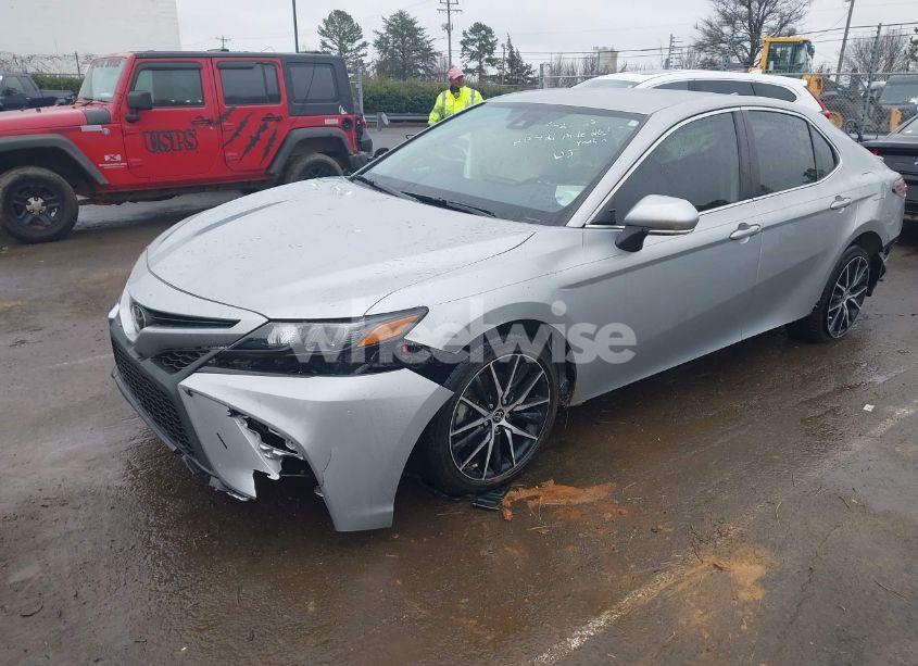 Photo 2 of 2022 Toyota Camry SE (VIN 4T1G11AK0NU038289)