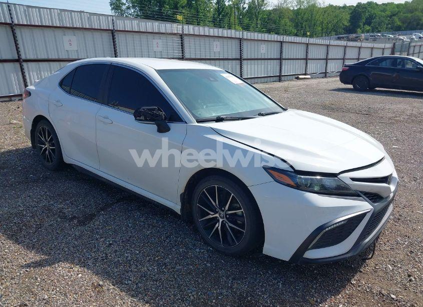 2022 Toyota Camry SE (VIN 4T1G11AK0NU040494) main photo