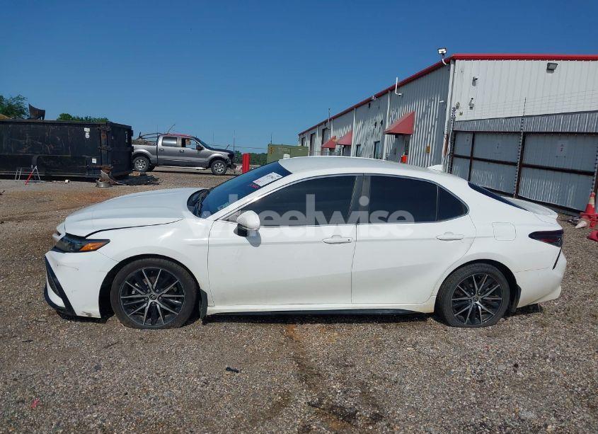 Photo 15 of 2022 Toyota Camry SE (VIN 4T1G11AK0NU040494)