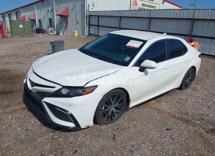 Photo 2 of 2022 Toyota Camry SE (VIN 4T1G11AK0NU040494)