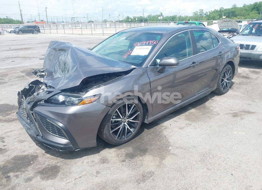 Photo 2 of 2022 Toyota Camry SE (VIN 4T1G11AK0NU057778)