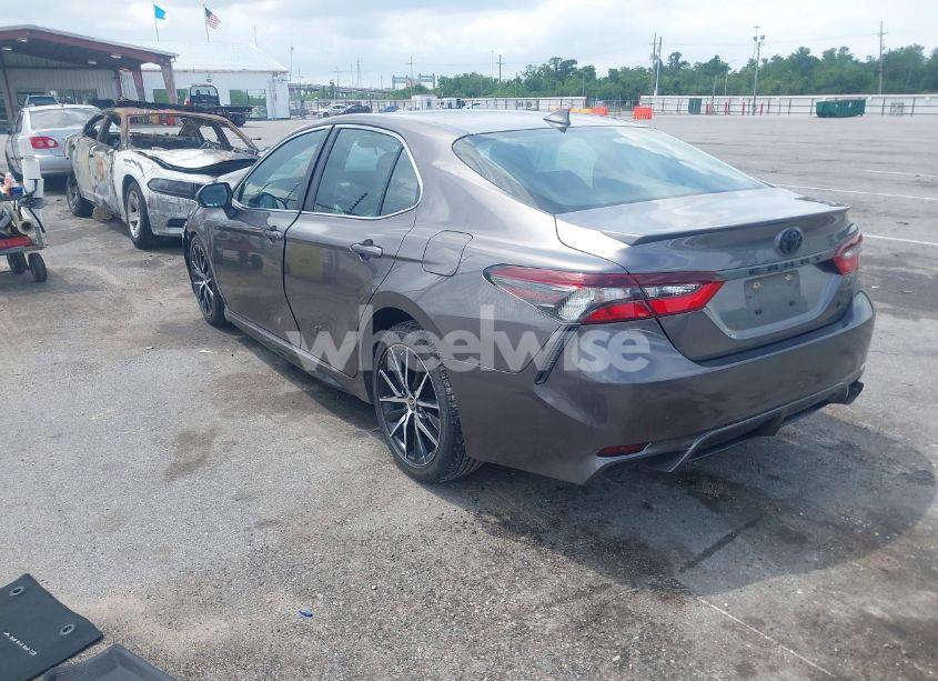 Photo 3 of 2022 Toyota Camry SE (VIN 4T1G11AK0NU057778)