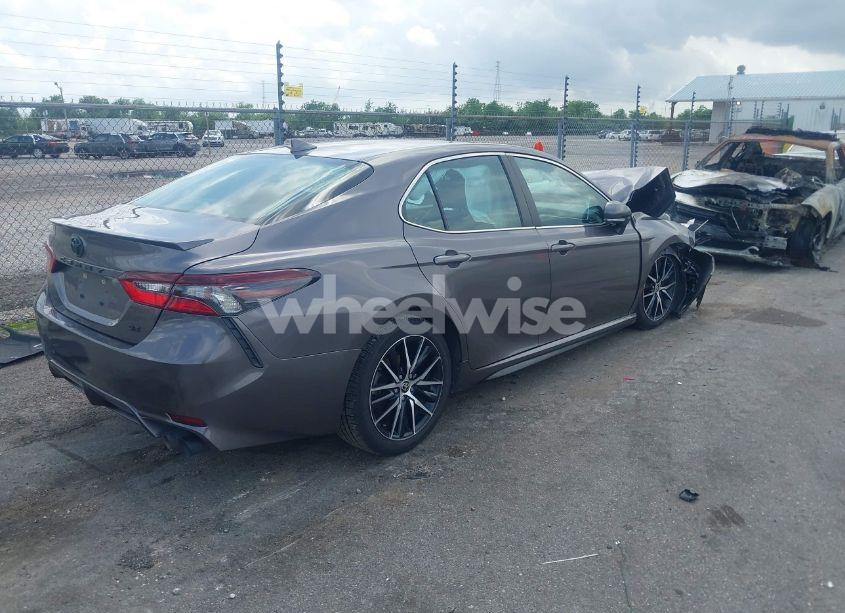 Photo 4 of 2022 Toyota Camry SE (VIN 4T1G11AK0NU057778)