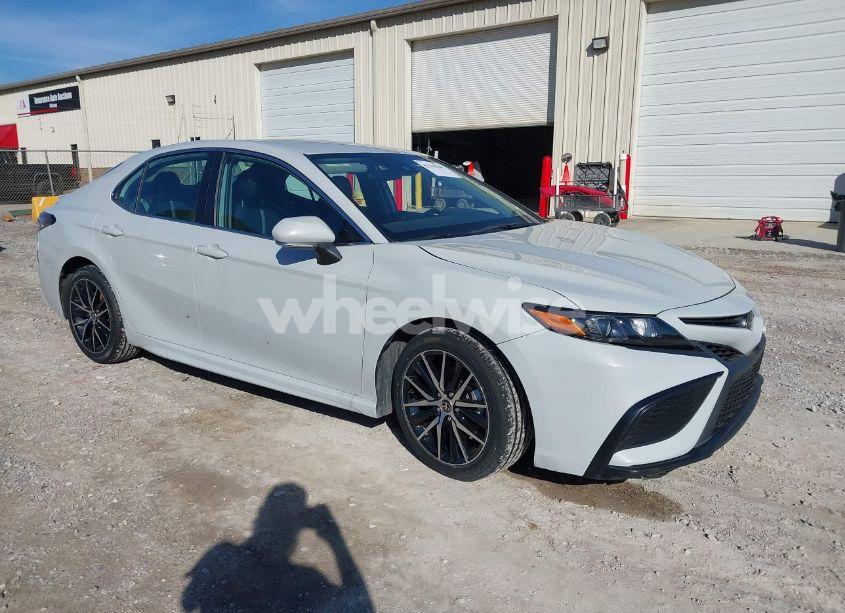 2022 Toyota Camry SE (VIN 4T1G11AK0NU070773) main photo