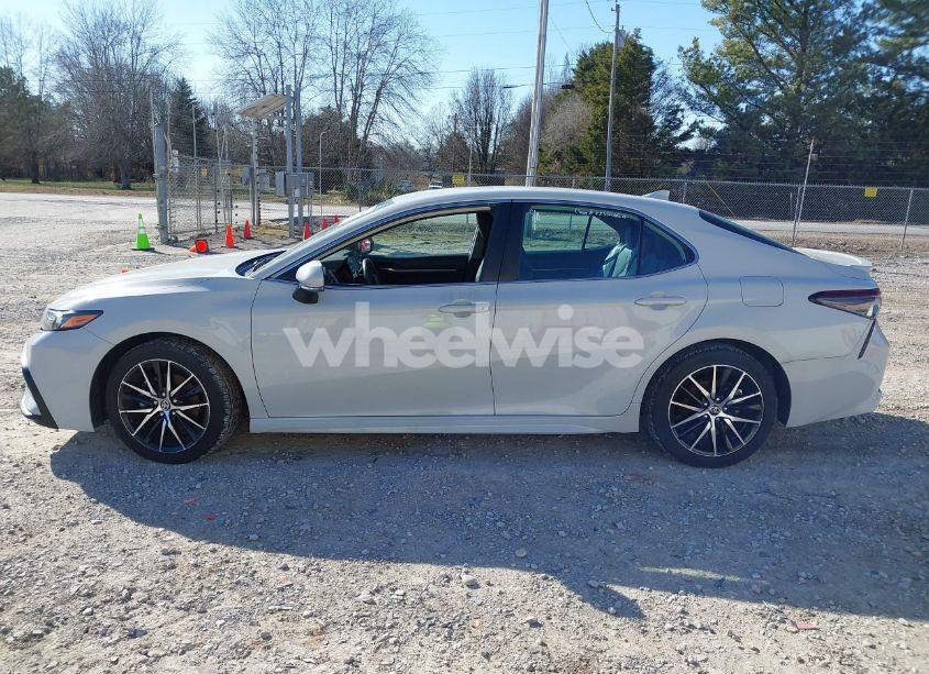 Photo 14 of 2022 Toyota Camry SE (VIN 4T1G11AK0NU070773)