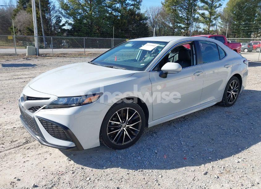 Photo 2 of 2022 Toyota Camry SE (VIN 4T1G11AK0NU070773)
