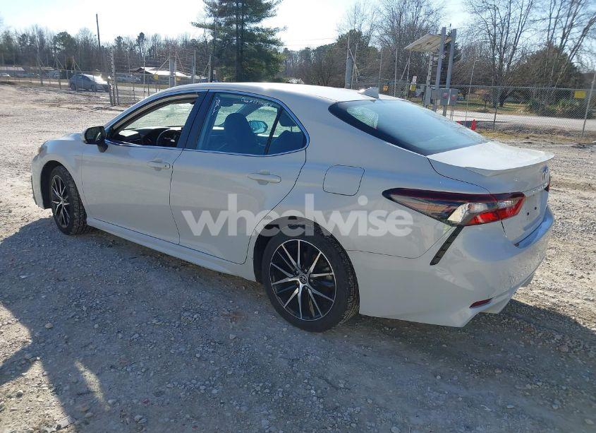 Photo 3 of 2022 Toyota Camry SE (VIN 4T1G11AK0NU070773)