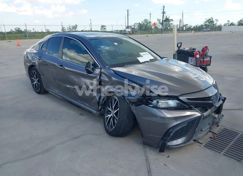 2022 Toyota Camry SE (VIN 4T1G11AK0NU659998) main photo