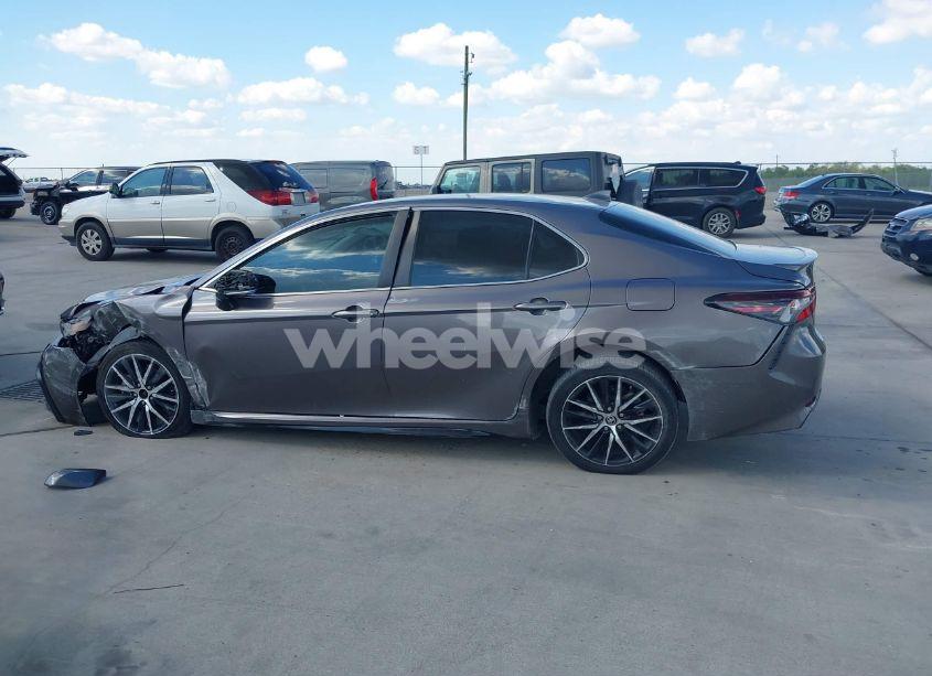 Photo 14 of 2022 Toyota Camry SE (VIN 4T1G11AK0NU659998)