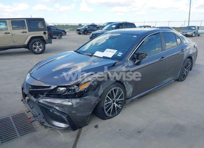 Photo 2 of 2022 Toyota Camry SE (VIN 4T1G11AK0NU659998)