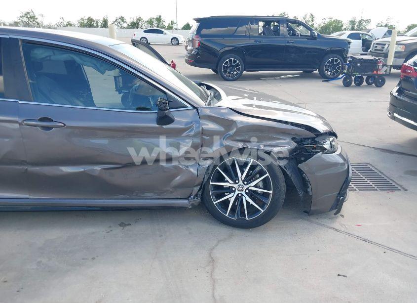 Photo 6 of 2022 Toyota Camry SE (VIN 4T1G11AK0NU659998)