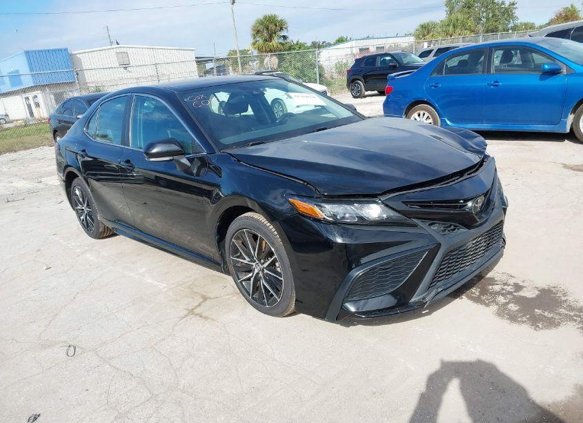 2022 Toyota Camry SE (VIN 4T1G11AK0NU662741) main photo