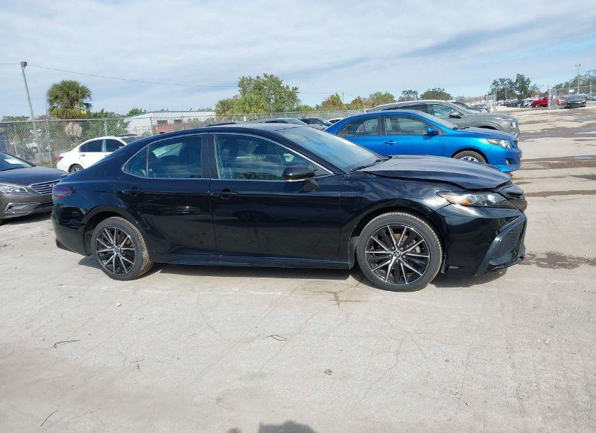 Photo 13 of 2022 Toyota Camry SE (VIN 4T1G11AK0NU662741)