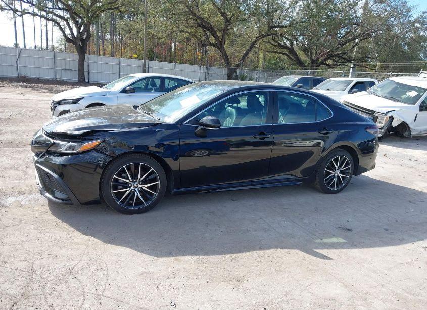 Photo 14 of 2022 Toyota Camry SE (VIN 4T1G11AK0NU662741)