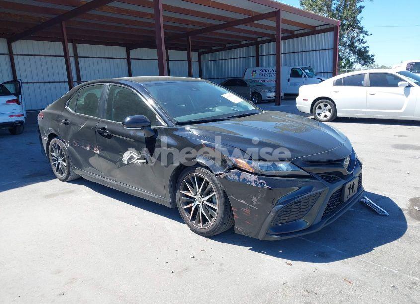 2022 Toyota Camry SE (VIN 4T1G11AK0NU678437) main photo