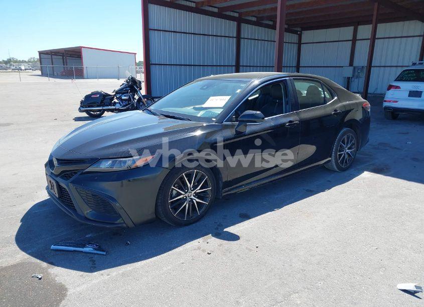 Photo 2 of 2022 Toyota Camry SE (VIN 4T1G11AK0NU678437)