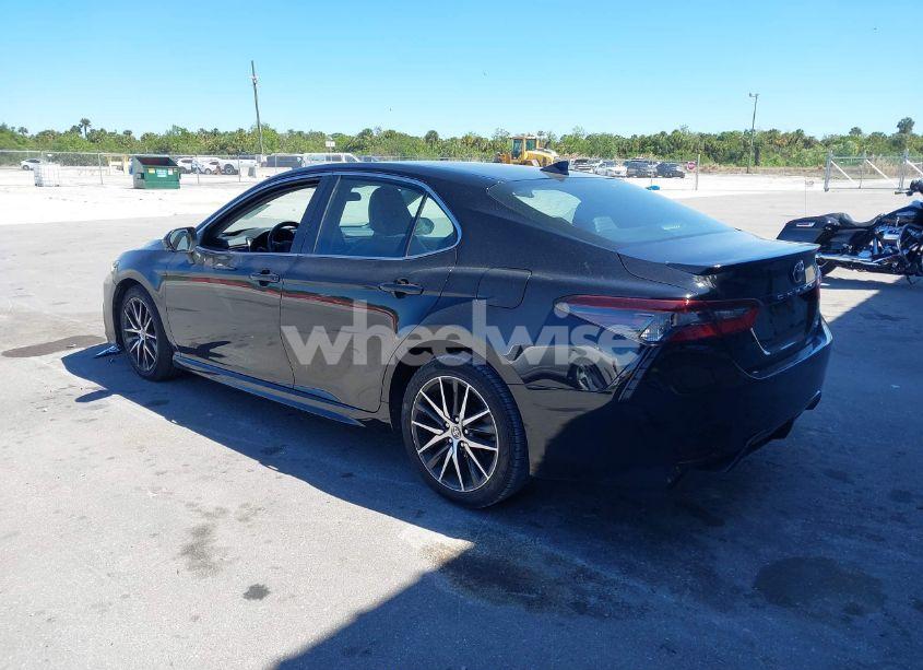 Photo 3 of 2022 Toyota Camry SE (VIN 4T1G11AK0NU678437)