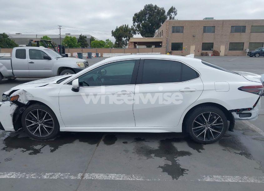 Photo 14 of 2022 Toyota Camry SE (VIN 4T1G11AK0NU715065)