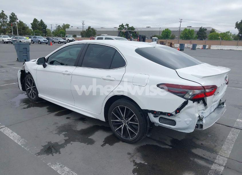 Photo 3 of 2022 Toyota Camry SE (VIN 4T1G11AK0NU715065)