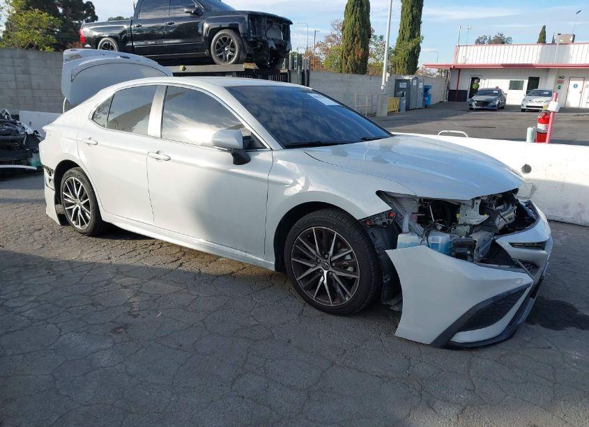 2023 Toyota Camry SE (VIN 4T1G11AK0PU097619) main photo