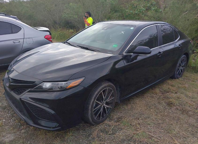 Photo 2 of 2023 Toyota Camry SE (VIN 4T1G11AK0PU720205)