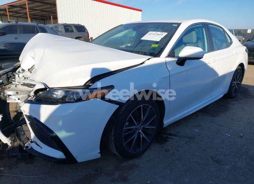 Photo 2 of 2023 Toyota Camry SE (VIN 4T1G11AK0PU735819)