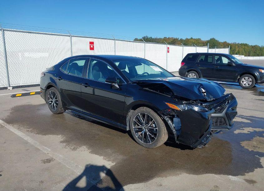 2023 Toyota Camry SE (VIN 4T1G11AK0PU779903) main photo