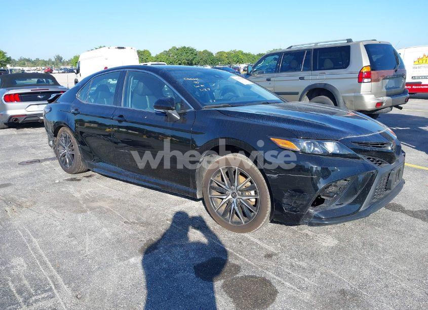 2023 Toyota Camry SE (VIN 4T1G11AK0PU810969) main photo