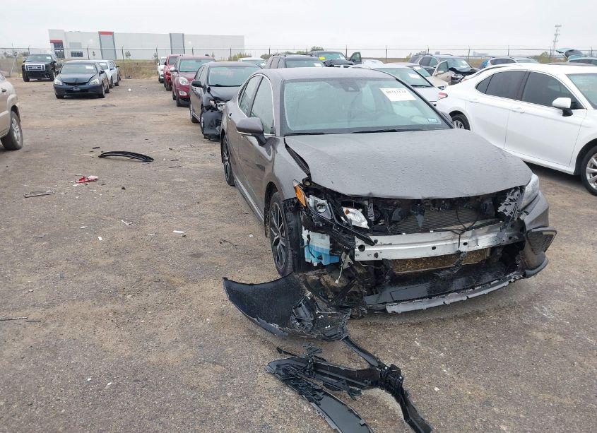 2023 Toyota Camry SE (VIN 4T1G11AK0PU833538) main photo