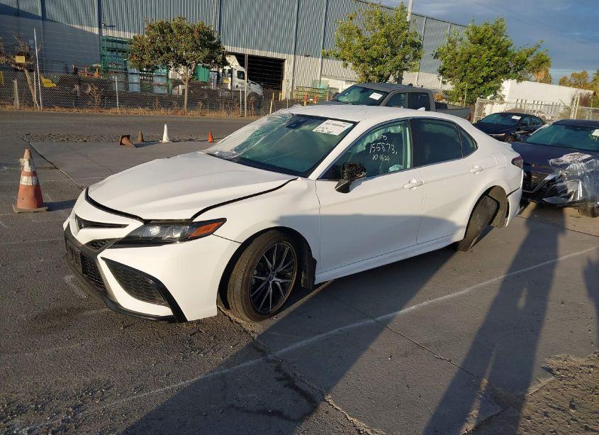 Photo 2 of 2024 Toyota Camry SE (VIN 4T1G11AK0RU206485)