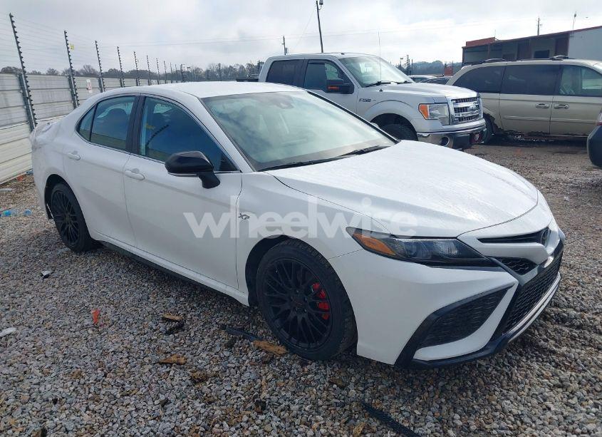 2024 Toyota Camry SE (VIN 4T1G11AK0RU210651) main photo