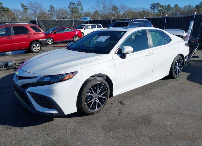 Photo 2 of 2024 Toyota Camry SE (VIN 4T1G11AK0RU228986)