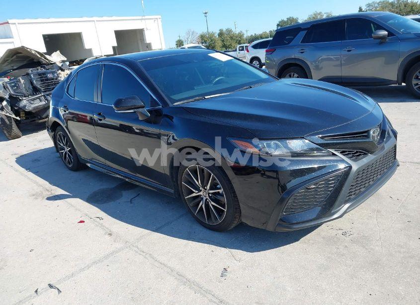 2024 Toyota Camry SE (VIN 4T1G11AK0RU231578) main photo